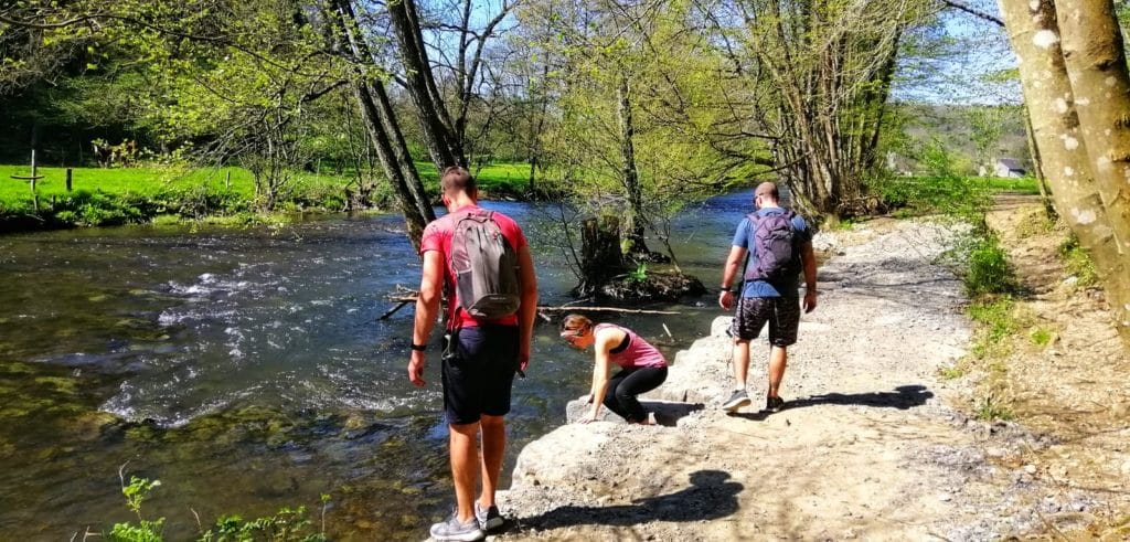 rivière lesse ardennes belge entre ami