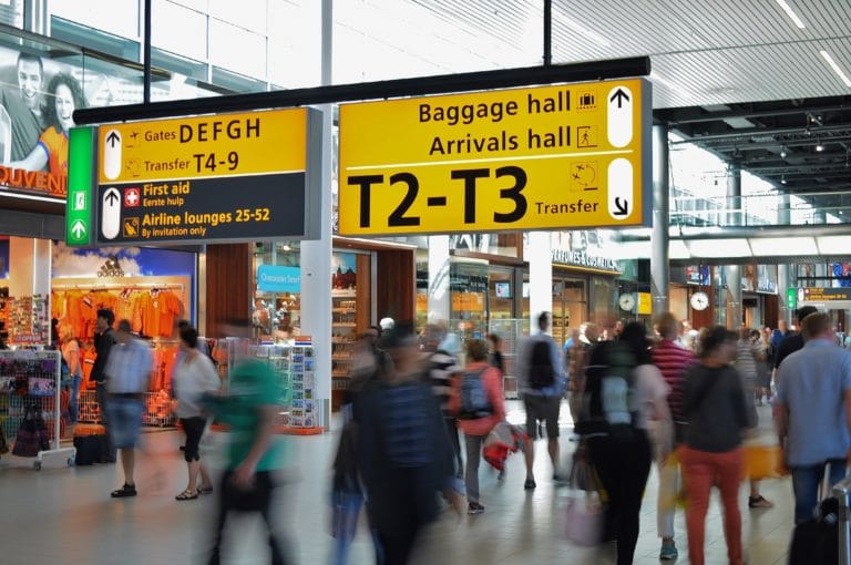 hall départ aéroport avion