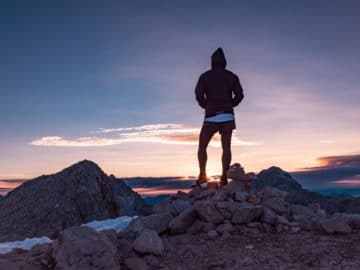 levé de soleil sur la montagne