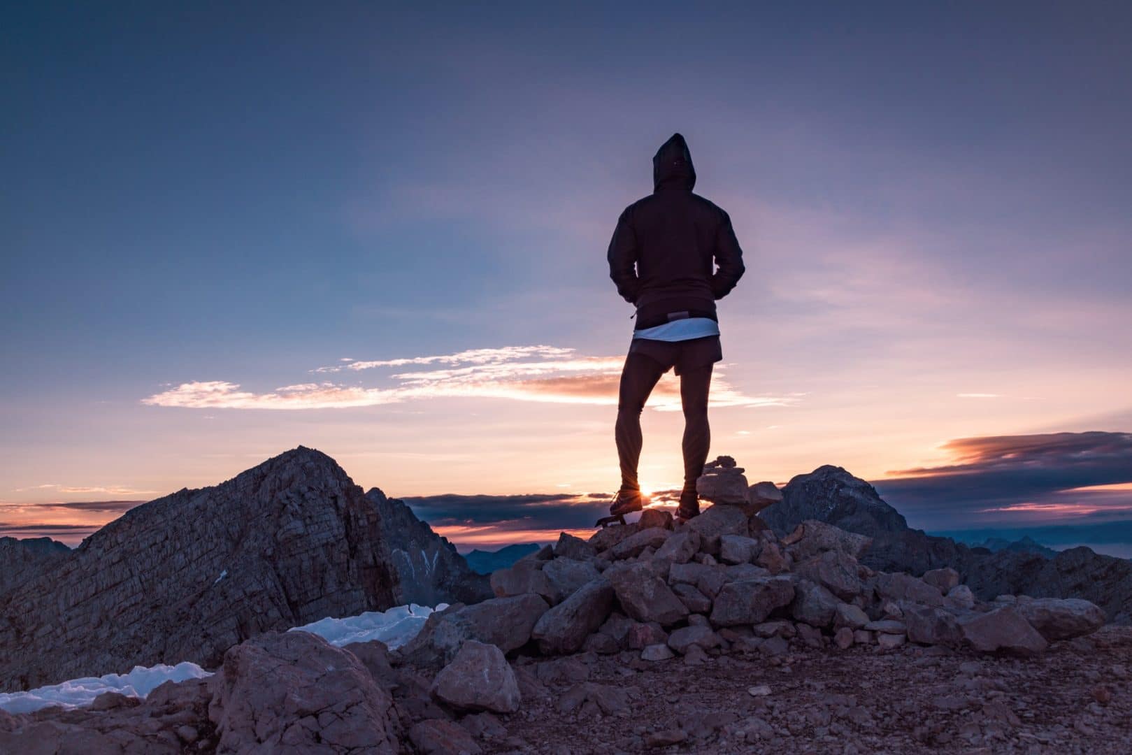 levé de soleil sur la montagne