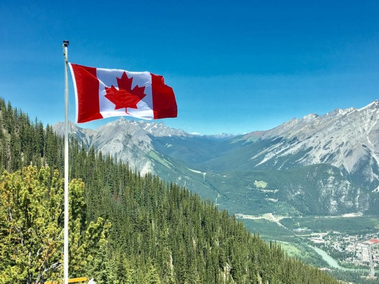 Drapeau canada montagne pvt