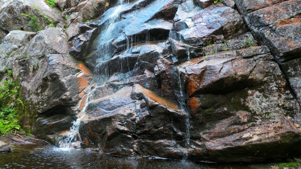 chutte d'eau de la randonnée du mont Menaud