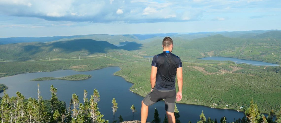 Point de vue du sommet du mont Menaud sur les lacs