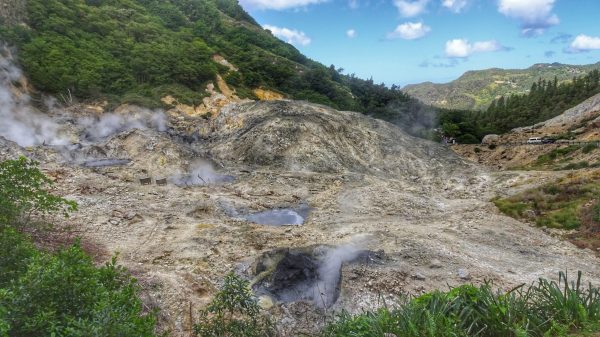 Point de vue sur le volcan de la Soufrière à Sainte Lucie