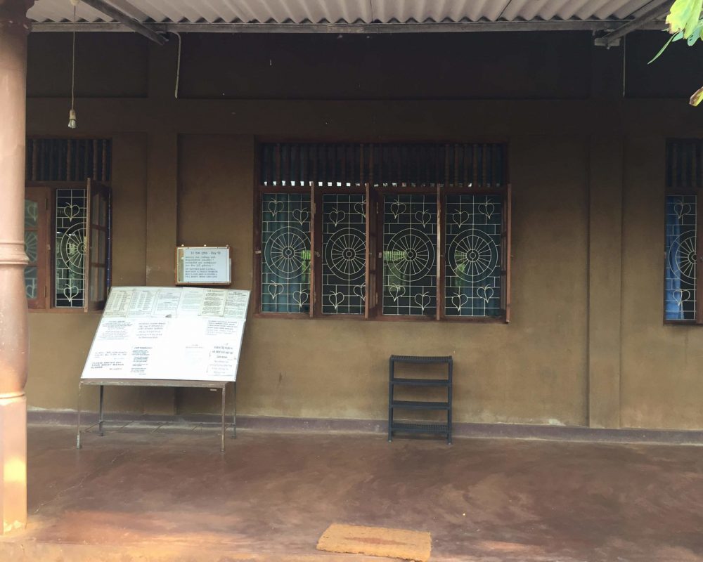 vipassana-meditation-anuradhapura-sri-lanka (1)